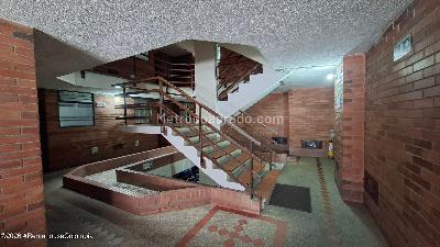 Apartamento en venta en Santa Teresa, Bogotá · foto 2 de 19