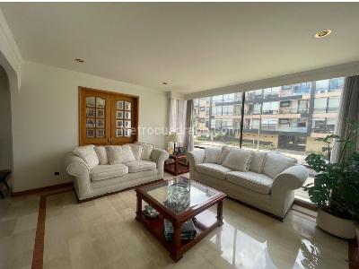 Apartamento de 3 alcobas en venta en San Patricio Santa Barbara, Bogotá, 243 m² · foto 2 de 19
