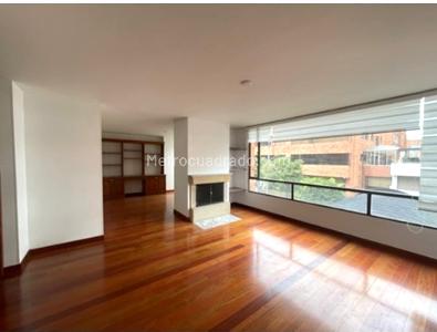 Apartamento de 3 alcobas en venta en Chico San Patricio, Bogotá, 174 m² · foto 3 de 20
