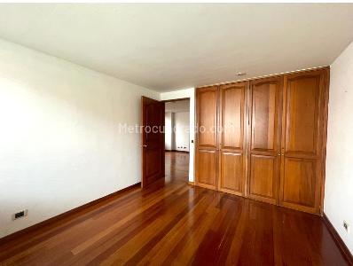 Apartamento de 3 alcobas en venta en Chico San Patricio, Bogotá, 174 m² · foto 8 de 20