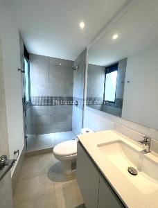 Apartamento de 3 alcobas en arriendo en Castropol, Medellín, 82 m² · foto 12 de 20