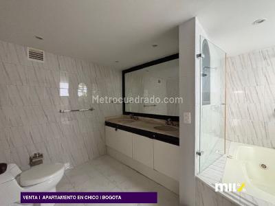 Apartamento de 3 alcobas en venta en Chico, Bogotá, 215 m² · foto 14 de 14