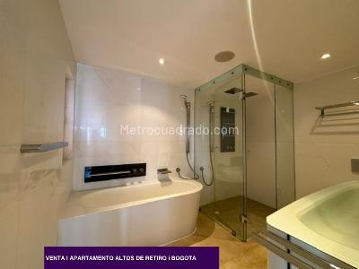 Apartamento de 2 alcobas en venta en Refugio Alto, Bogotá, 134 m² · foto 16 de 17