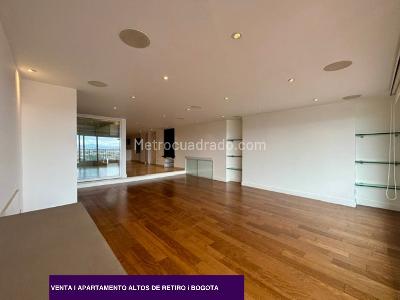 Apartamento de 2 alcobas en venta en Refugio Alto, Bogotá, 134 m² · foto 4 de 17