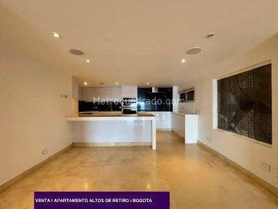 Apartamento de 2 alcobas en venta en Refugio Alto, Bogotá, 134 m² · foto 6 de 17
