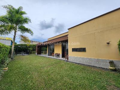 Casa de 3 alcobas en venta en El Eden, Armenia, 228 m² · foto 2 de 17