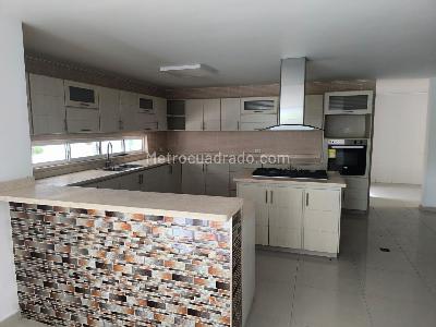 Casa de 5 alcobas en venta en Pance Av La Maria, Cali, 1073 m² · foto 3 de 20