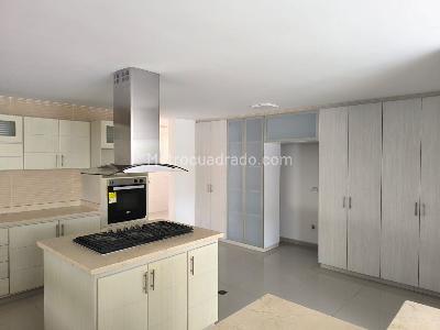 Casa de 5 alcobas en venta en Pance Av La Maria, Cali, 1073 m² · foto 2 de 20
