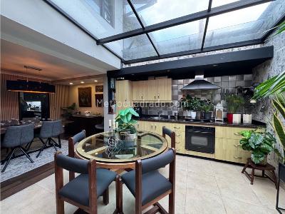 Casa de 4 alcobas en venta en Loma El Escobero Envigado, Envigado, 220 m² · foto 3 de 20