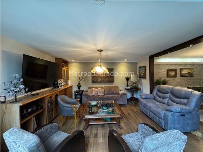 Casa de 4 alcobas en venta en Loma El Escobero Envigado, Envigado, 220 m² · foto 7 de 20