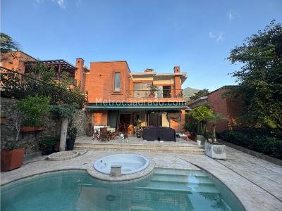 Casa de 4 alcobas en venta en Las Lomas El Poblado, Medellín, 310 m² · foto 2 de 20
