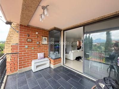 Casa de 5 alcobas en venta en Loma Las Brujas Envigado, Envigado, 404 m² · foto 3 de 20