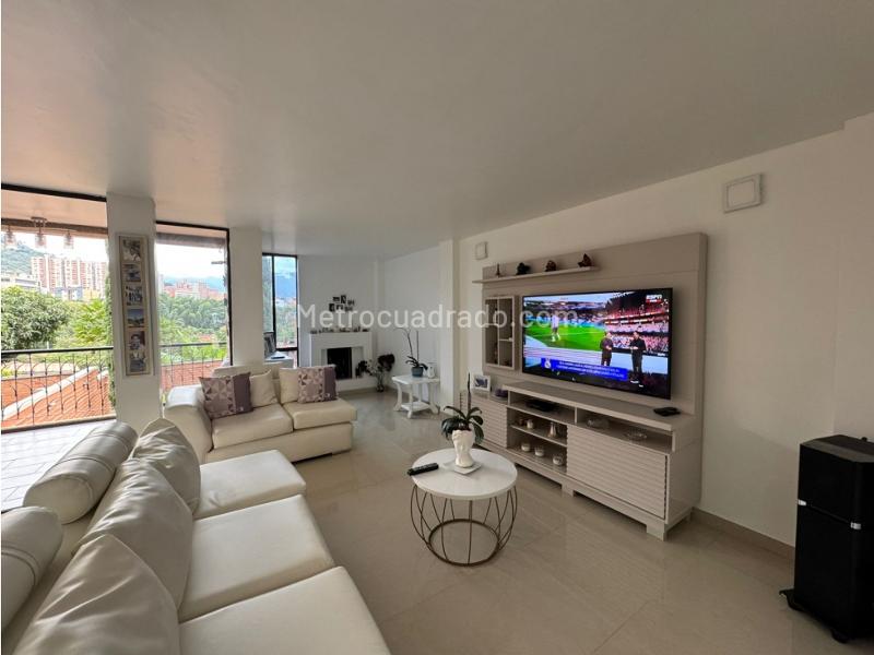 Casa – Envigado, Valle de Aburrá - Más
