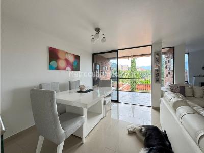 Casa de 5 alcobas en venta en Loma Las Brujas Envigado, Envigado, 404 m² · foto 8 de 20