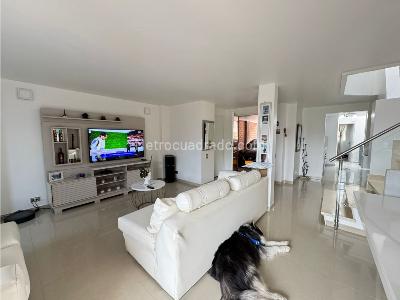 Casa de 5 alcobas en venta en Loma Las Brujas Envigado, Envigado, 404 m² · foto 10 de 20