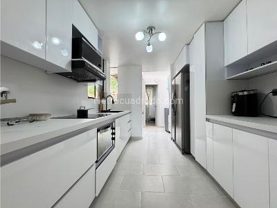 Casa de 5 alcobas en venta en Loma Las Brujas Envigado, Envigado, 404 m² · foto 12 de 20