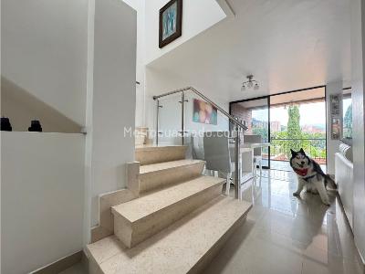 Casa de 5 alcobas en venta en Loma Las Brujas Envigado, Envigado, 404 m² · foto 13 de 20