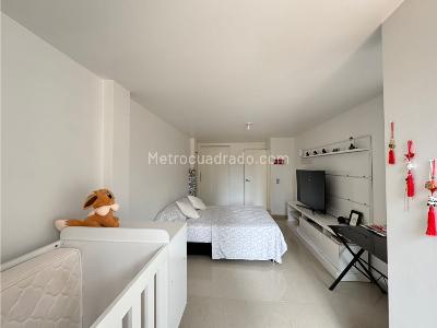 Casa de 5 alcobas en venta en Loma Las Brujas Envigado, Envigado, 404 m² · foto 14 de 20