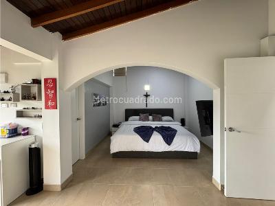 Casa de 5 alcobas en venta en Loma Las Brujas Envigado, Envigado, 404 m² · foto 17 de 20