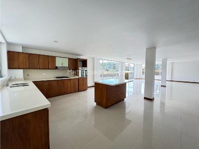 Casa de 4 alcobas en venta en Loma El Escobero Envigado, Envigado, 350 m² · foto 15 de 20