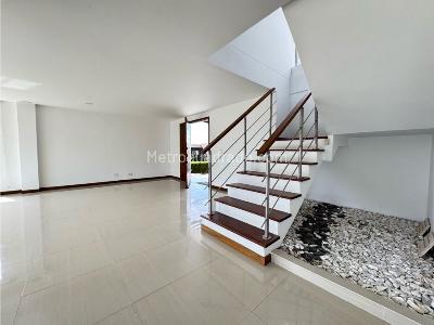 Casa de 4 alcobas en venta en Loma El Escobero Envigado, Envigado, 350 m² · foto 17 de 20
