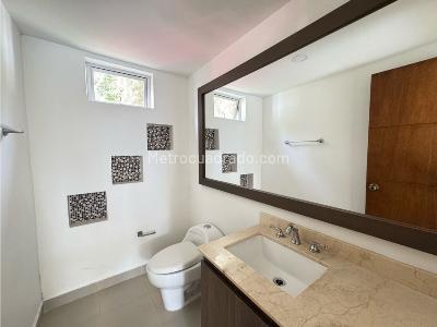 Casa de 4 alcobas en venta en Loma El Escobero Envigado, Envigado, 350 m² · foto 18 de 20