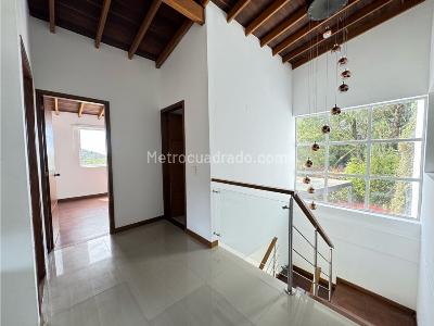 Casa de 4 alcobas en venta en Loma El Escobero Envigado, Envigado, 350 m² · foto 19 de 20