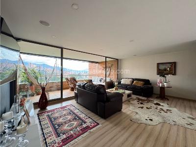 Apartamento de 4 alcobas en venta en Las Santas El Poblado, Medellín, 145 m² · foto 2 de 20