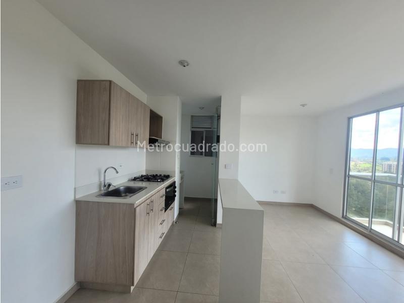 Apartamento de 2 Alcobas con Balcón y Vista a Montañas en Fontibón - 4