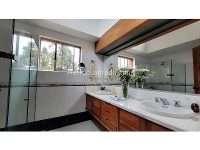 Casa de 5 alcobas en venta en Loma El Escobero Envigado, Envigado · foto 8 de 20