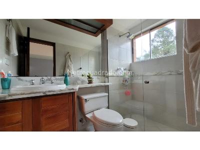 Casa de 5 alcobas en venta en Loma El Escobero Envigado, Envigado · foto 13 de 20