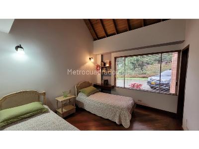 Casa de 5 alcobas en venta en Loma El Escobero Envigado, Envigado · foto 14 de 20