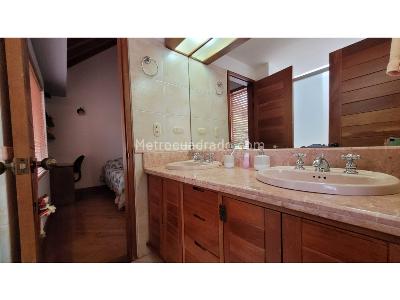 Casa de 5 alcobas en venta en Loma El Escobero Envigado, Envigado · foto 19 de 20