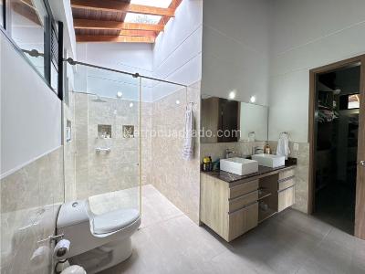 Apartamento de 5 alcobas en venta en Loma El Chocho Envigado, Envigado · foto 20 de 20