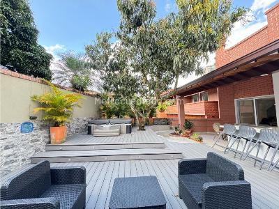 Casa de 4 alcobas en venta en Loma Los Parra Poblado, Medellín, 334 m² · foto 2 de 20