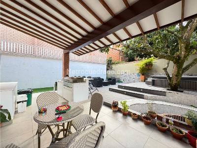 Casa de 4 alcobas en venta en Loma Los Parra Poblado, Medellín, 334 m² · foto 3 de 20