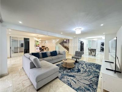 Casa de 4 alcobas en venta en Loma Los Parra Poblado, Medellín, 334 m² · foto 8 de 20