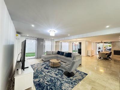 Casa de 4 alcobas en venta en Loma Los Parra Poblado, Medellín, 334 m² · foto 9 de 20