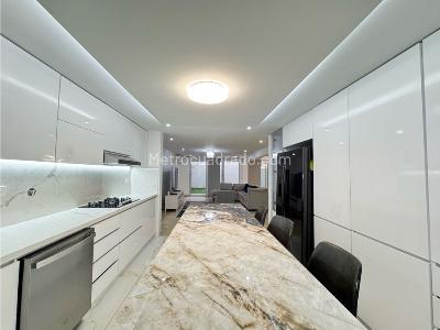 Casa de 4 alcobas en venta en Loma Los Parra Poblado, Medellín, 334 m² · foto 15 de 20