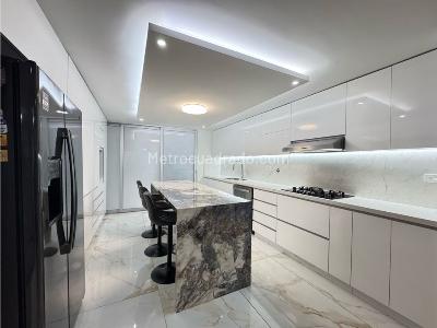Casa de 4 alcobas en venta en Loma Los Parra Poblado, Medellín, 334 m² · foto 19 de 20