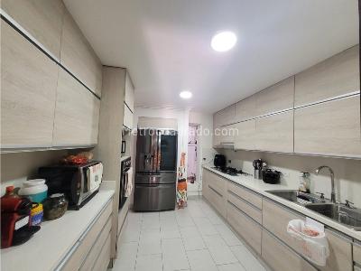 Casa de 5 alcobas en venta en Las Palmas El Poblado, Medellín, 371 m² · foto 9 de 20