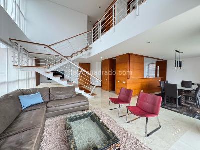 Apartamento de 4 alcobas en venta en Loma Los Parra Poblado, Medellín, 207 m² · foto 2 de 20