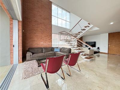 Apartamento de 4 alcobas en venta en Loma Los Parra Poblado, Medellín, 207 m² · foto 6 de 20