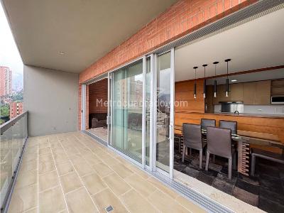 Apartamento de 4 alcobas en venta en Loma Los Parra Poblado, Medellín, 207 m² · foto 15 de 20
