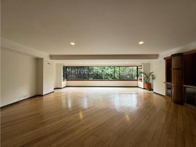 Apartamento de 4 alcobas en venta en Los Balsos El Poblado, Medellín, 241 m² · foto 2 de 20
