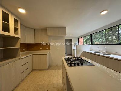 Apartamento de 4 alcobas en venta en Los Balsos El Poblado, Medellín, 241 m² · foto 16 de 20