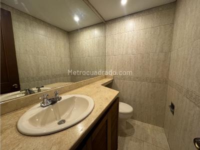 Apartamento de 4 alcobas en venta en Los Balsos El Poblado, Medellín, 241 m² · foto 18 de 20
