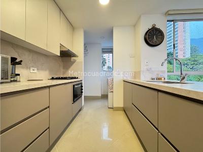 Apartamento de 3 alcobas en venta en Las Santas El Poblado, Medellín, 125 m² · foto 18 de 20