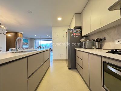 Apartamento de 3 alcobas en venta en Las Santas El Poblado, Medellín, 125 m² · foto 19 de 20