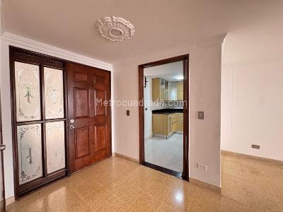 Casa de 5 alcobas en venta en Transversal Intermedia, Envigado, 224 m² · foto 13 de 20